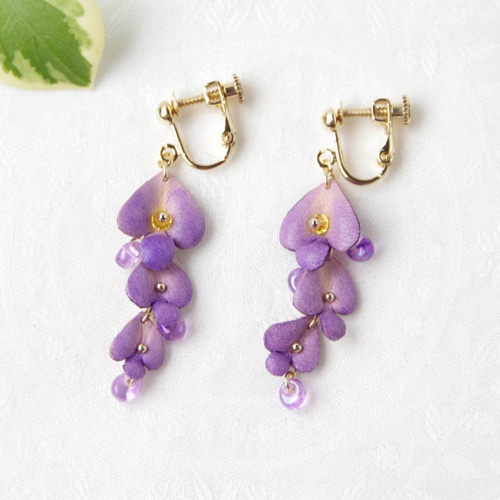 手染めレザー＊藤の花のピアスorイヤリング【メルマガ・特集掲載