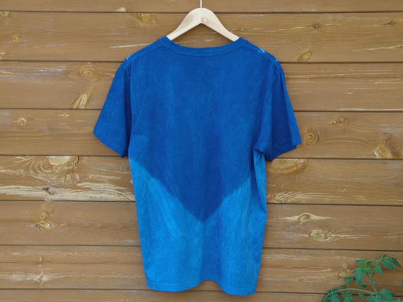 藍染絞りTシャツ＊Ｖ字柄　メンズL 2枚目の画像
