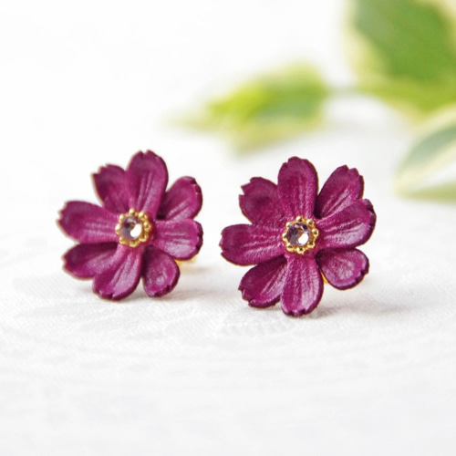 手染めレザー＊秋桜のピアスorイヤリング ボルドー ピアス（スタッド