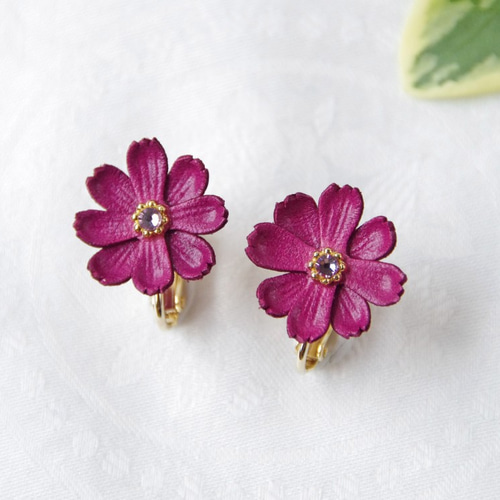 手染めレザー＊秋桜のピアスorイヤリング ボルドー ピアス