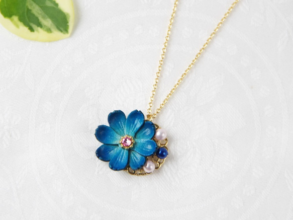 手染めレザー＊藍色コスモスのネックレス ネックレス・ペンダント