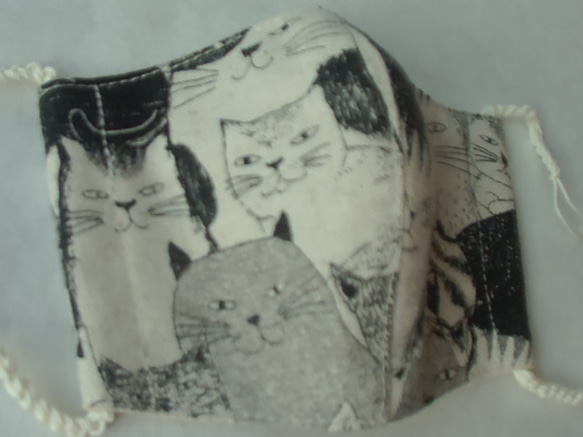 国産良質ヘンプと猫ねこ柄・コットンリネンのシンプル立体マスク　キッズサイズ　肌に優しいコットン紐 1枚目の画像