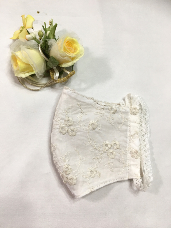 ⌘立体マスク⌘  接触冷感　豪華刺繍　エクリュ（生成り）ストレッチレース付　 2枚目の画像