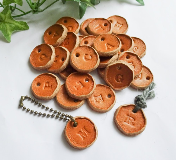 ☆本革☆イニシャル タグ 3個セット 栃木レザー（タン） チャーム Sora