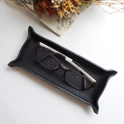 刻印無料☆レザートレイ　栃木レザー 厚めのマットブラック　　メガネ置き　　メガネ置き　 4枚目の画像