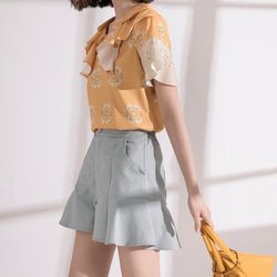 Nega C. Daisy Pattern with V-neck ruffle décor Top--Mustard 1枚目の画像