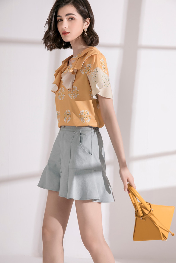 Nega C. Daisy Pattern with V-neck ruffle décor Top--Mustard 1枚目の画像