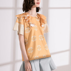 Nega C. Daisy Pattern with V-neck ruffle décor Top--Mustard 3枚目の画像