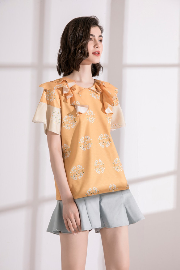 Nega C. Daisy Pattern with V-neck ruffle décor Top--Mustard 3枚目の画像