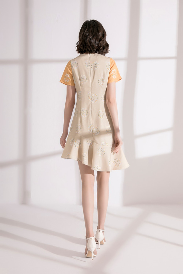 Nega C. Round Neck Dress with Daisy Pattern and ruffle Hem 6枚目の画像