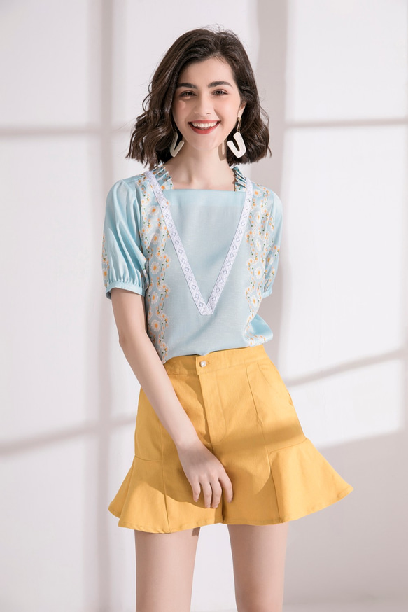 Nega C. Square neckline top in Daisy's Pattern--BabyBlue 2枚目の画像