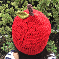 フルーツ帽子 赤いりんご 2枚目の画像