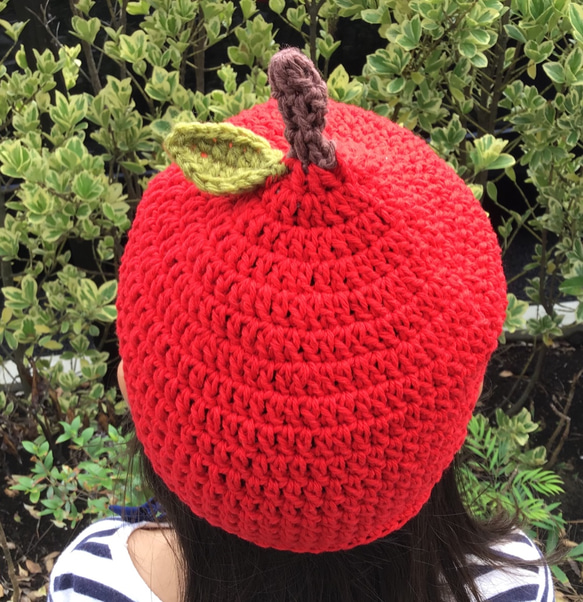 フルーツ帽子 赤いりんご 2枚目の画像