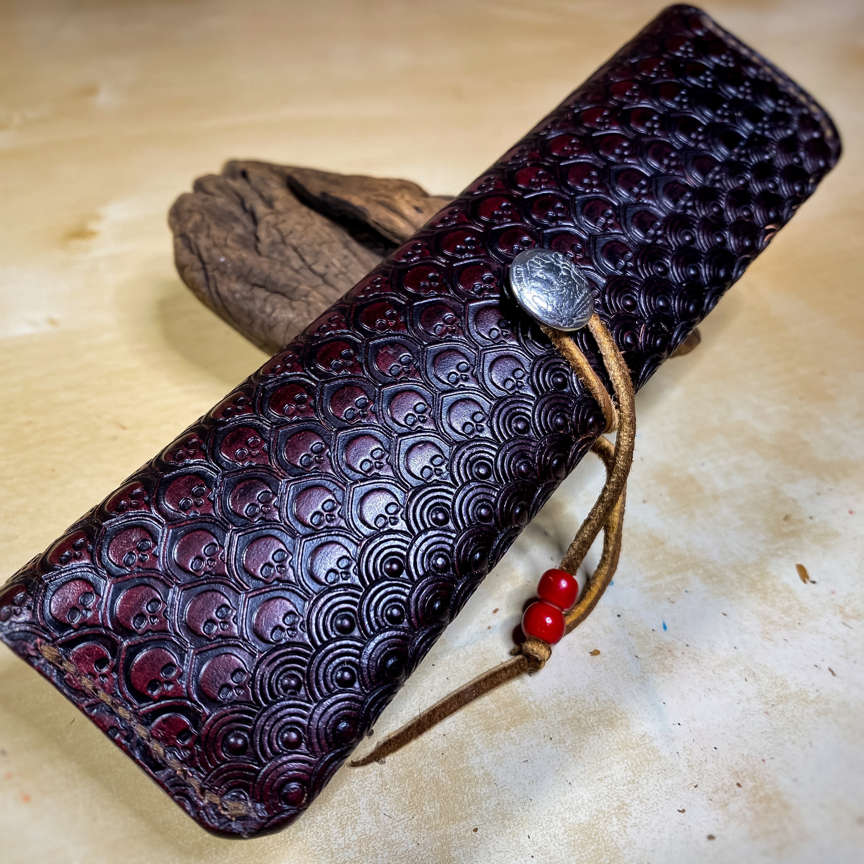 【IQOS ILUMA】本革製IQOSケース Skull Stamp ca2346e531fe2e884113c16ef187d5