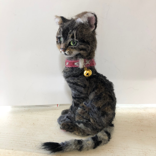 羊毛フェルト　猫　サバトラ猫 ハンドメイド】サバトラ 招き猫 羊毛フェルトマスコット 置物