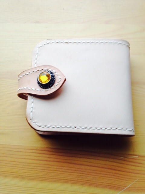 SHINE 【ナチュラル】　財布 二つ折り 革 栃木レザー  クリスタルコンチョ