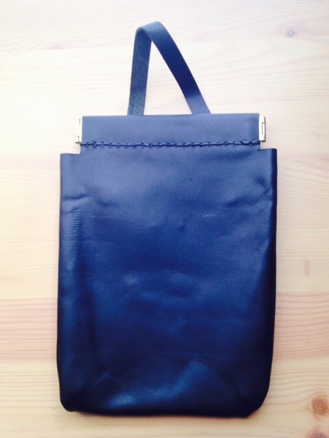 NATCHEZ 【黒/ブラック】　革　小物入れ　ミニショルダー　バッグ　チャーム