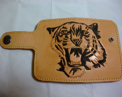 Lunatic White 虎カービングウォレット