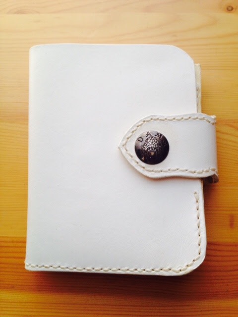 HALF MOON 【カード入れ16枚/白/ホワイト革 レザー ビルフォールド