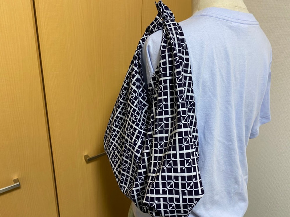 《送料無料》男性にも！ちょっとそこまでのコンビニバック！基本はあずま袋のバルーン風エコバック（濃紺シックな柄） 5枚目の画像