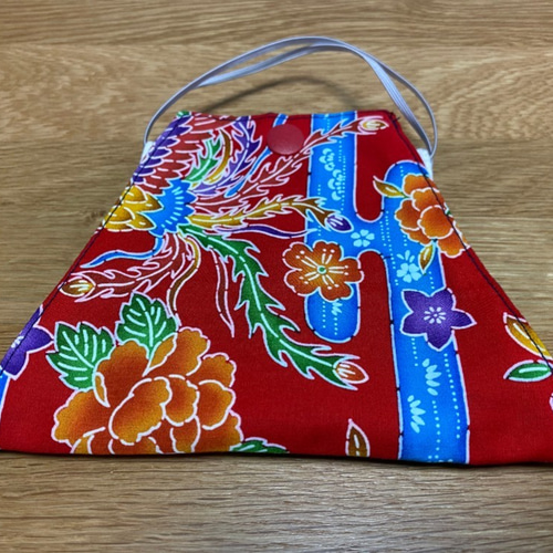 ☆送料無料☆収納も仮置きも出来る！ 万能マスクケース（紅型・赤  