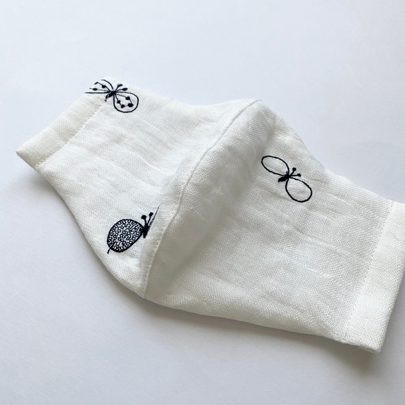 ミナペルホネン choucho 二重織生地 白×ネイビー刺繍 ノーズワイヤー  