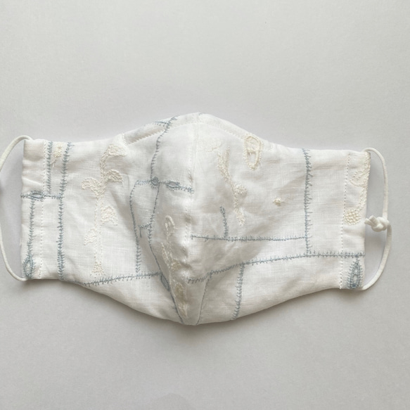 ミナペルホネン garden patchwork ホワイト　ノーズワイヤー&フィルターポケットの付いた立体マスク 3枚目の画像