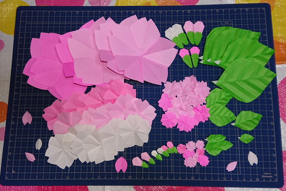 大・中・小・極小の少し立体な桜、蕾、葉♪お花見・卒園 卒業  入園 入学 壁画用、同じの作れない為再販できません。 1枚目の画像