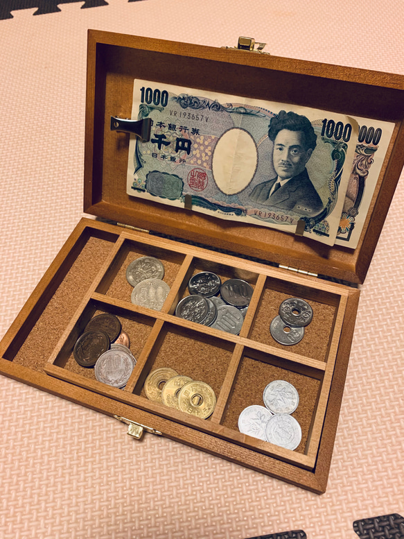 ハンドメイド☆木製金庫☆キャッシュボックス♪*゚ 小銭入れ ハンドメイド☆木製金庫☆キャッシュボックス♪*゚ 小銭入れ