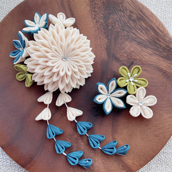受注制作｟華やか剣菊と梅の髪飾り｠つまみ細工 かんざし 成人式 青 緑