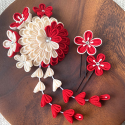 受注制作｟ぼたんと梅の髪飾り｠つまみ細工 かんざし 紅白 赤 成人式