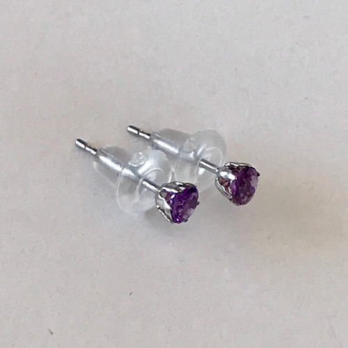 美品【プラチナピアス】アメジスト0.19g1粒アンティークピアスpt900両耳用 プラチナピアス アメジスト ピアス pt900 ピアス（スタッド・一