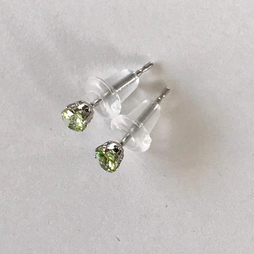プラチナピアス ペリドット ピアス pt900 ペリドットピアス ピアス  