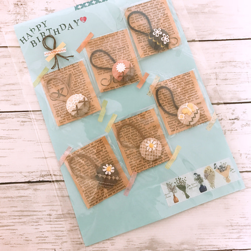 【小花のくるみ】ヘアゴム♡サンプル　キッズ　ベビー セミオーダーメイド セミオーダー】小花刺繍のイニシャルヘアゴム | AMYu cerise