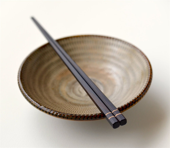 【木製】カチッとしたレディ箸：縞黒檀ライン 2枚目の画像