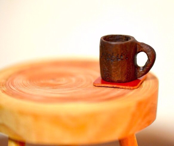 【木製】ひのきのミニチュア２人用：テーブル & ソファ & コーヒーカップ 2枚目の画像