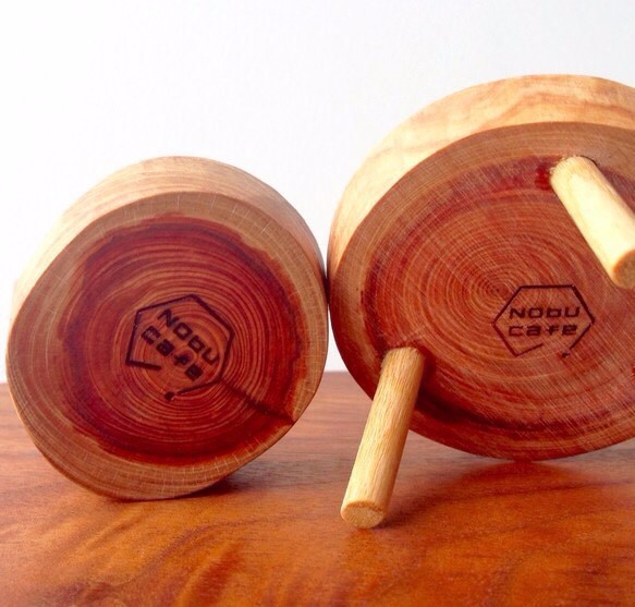 【木製】ひのきのミニチュア２人用：テーブル & ソファ & コーヒーカップ 4枚目の画像