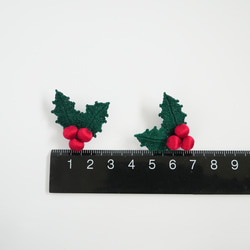 【クリスマス限定：12月13日まで】刺繍糸で編んだヒイラギのブローチ　(レース編み/クリスマス/冬/プレゼント) 7枚目の画像