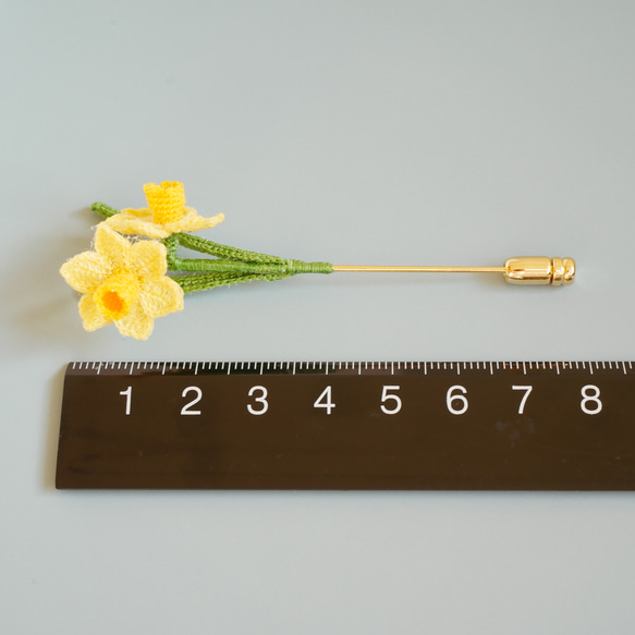 黄色の水仙のピンブローチ(受注制作、お花モチーフ、ハットピン、四季折々) 4枚目の画像