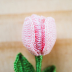 小さなチューリップブローチ~ピンク~ (受注制作、お花モチーフ、春、手編み、プレゼント、四季折々) 4枚目の画像