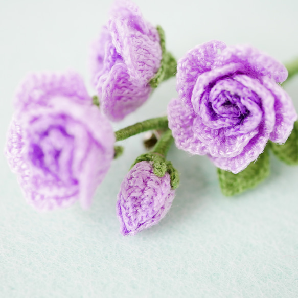 紫のバラのブローチ(受注制作、お花、お花モチーフ、手編み、四季折々) 4枚目の画像
