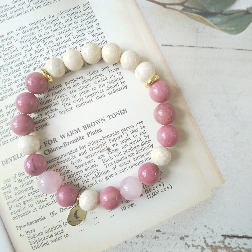 大切な人との絆を深め、恋を呼び寄せるシリシャスシストとマダカスカルローズクォーツのブレス