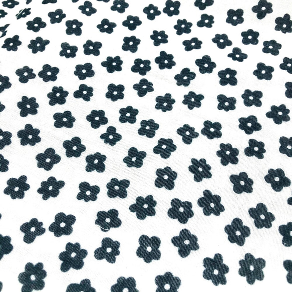 【再販】FUROSHIKI風呂敷　モノトーン花柄　50㎝×50㎝  4重ガーゼ　リバーシブル 7枚目の画像