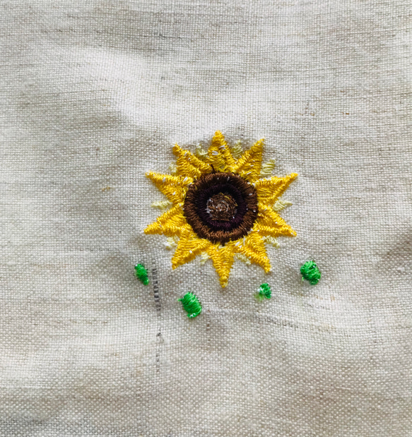 向日葵 刺繍　ヘンプハンカチ　ひまわり　抗菌・制菌・消臭　天然素材　オーガニック　麻　ハンカチ　夏　 4枚目の画像