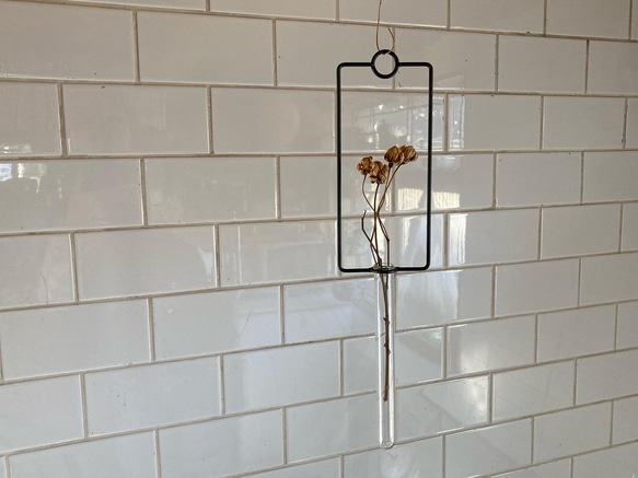 試験管一輪挿しハンギングアイアン 1枚目の画像