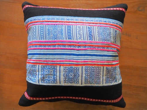 【送料無料】モン族衣装＋オーガニックヘンプクッションカバー約38cm×38㎝【日本製のヌードクッション付き】