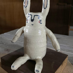 ウサギさんの花入れ　陶器　花器 3枚目の画像
