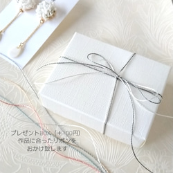 【大人上品シックカラー】ボタニカル刺繍×揺れるgoldリーフ ［ラピスラズリ］大ぶりなピアス/イヤリング　 10枚目の画像