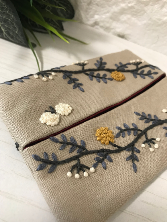 ＊送料無料＊刺繍のポケットティッシュケース（黄色草花） 4枚目の画像