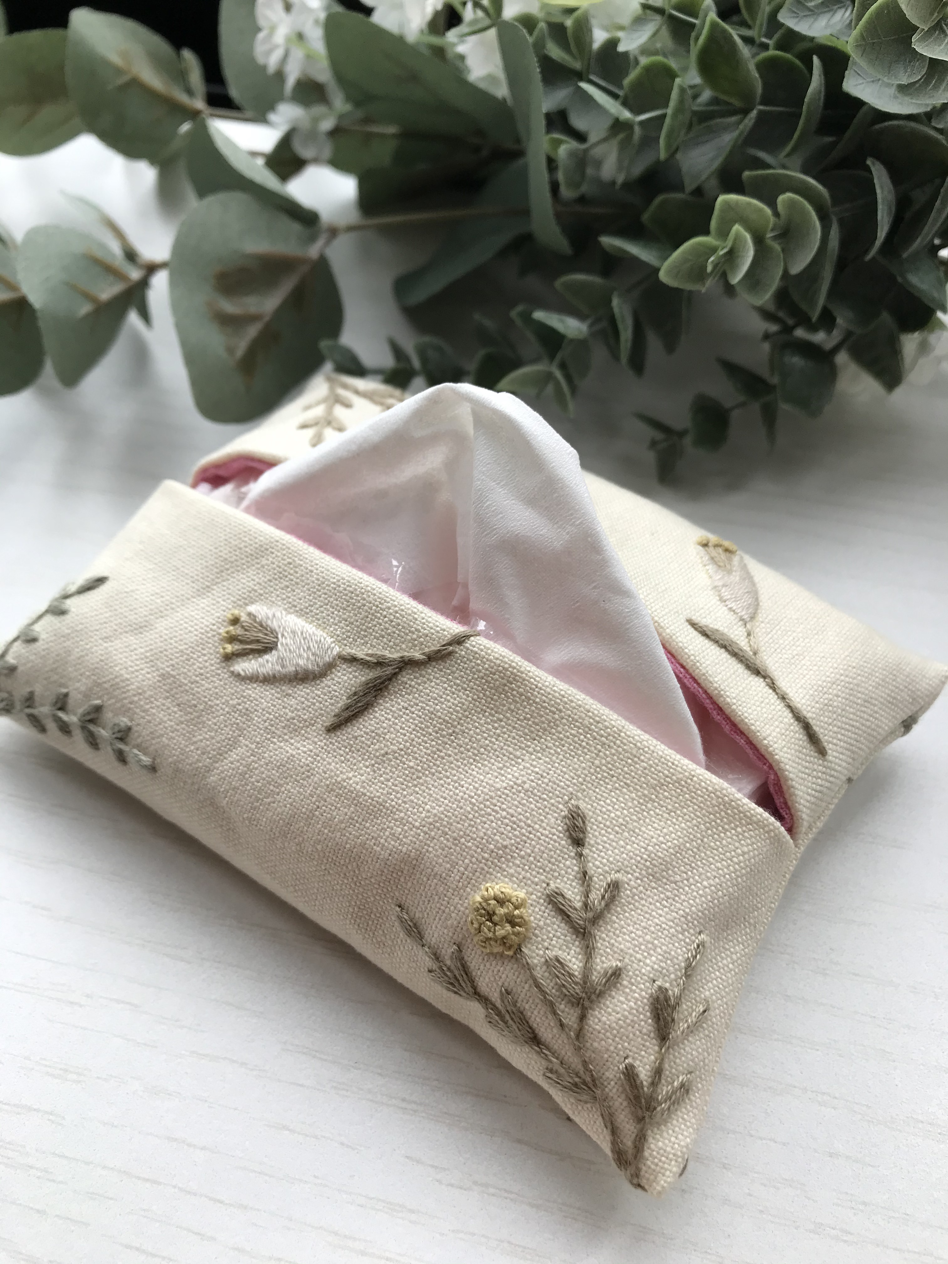 ▪︎送料無料▪︎刺繍のポケットティッシュケース（白地草花） その他